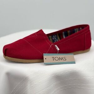 TOMS Women’s Classic Red Canvas Loafers Size 6.5